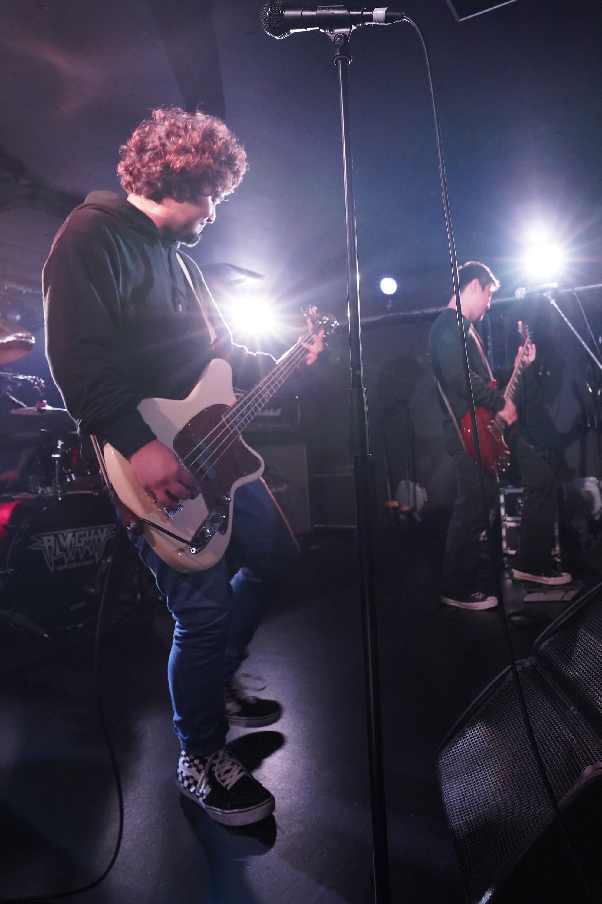 広島市中区 ライブ撮影 ステージで演奏するアーティスト