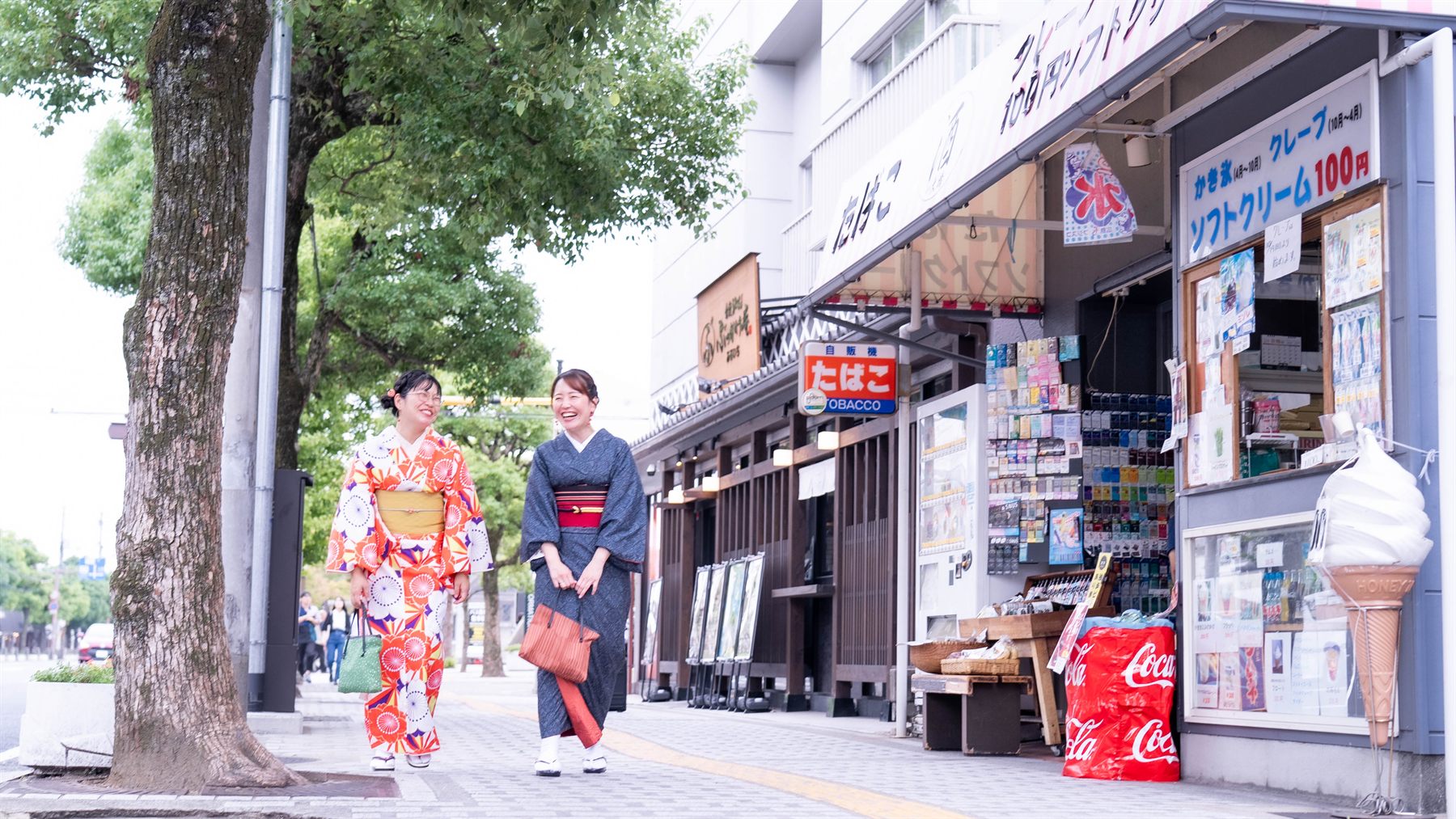 倉敷 お出かけ撮影 商店街を散策する着物姿の女性ふたり
